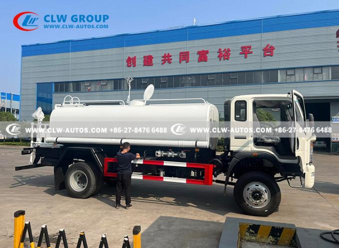 Sinotruk HOWO 4Ã4 Water Sprinkler Truck interior cabin